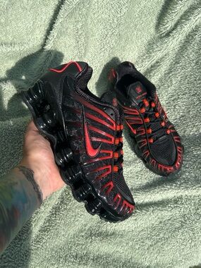 Nike Shox TL Black and Red Sneakers, NEW Size 5Y=womens 6.5
